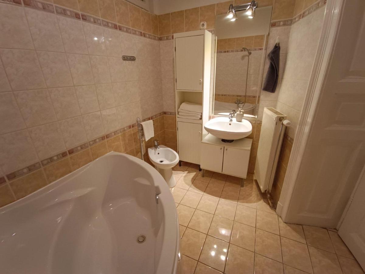 R171 Elitehost Raday Apartment Budapest Luaran gambar