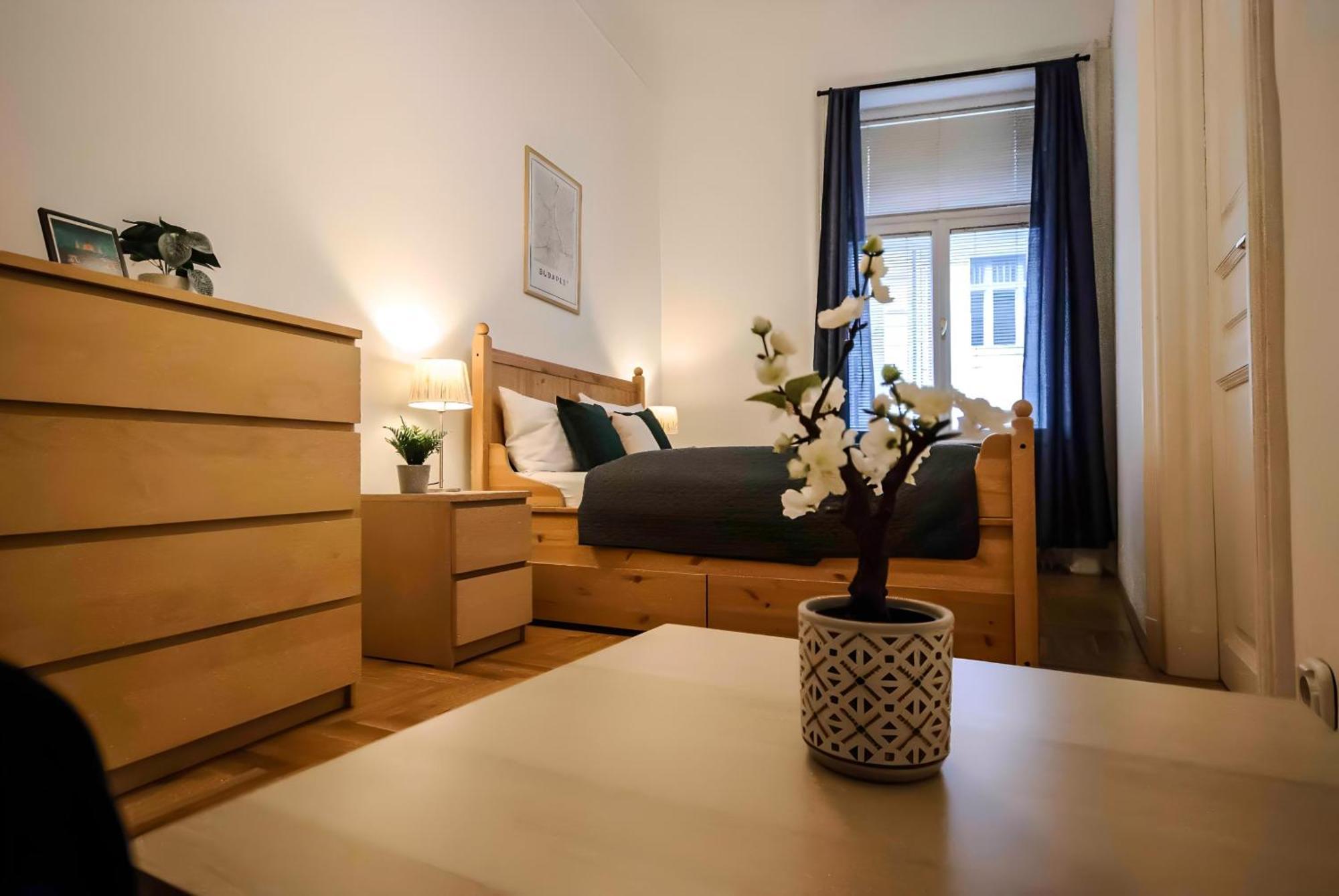 R171 Elitehost Raday Apartment Budapest Luaran gambar