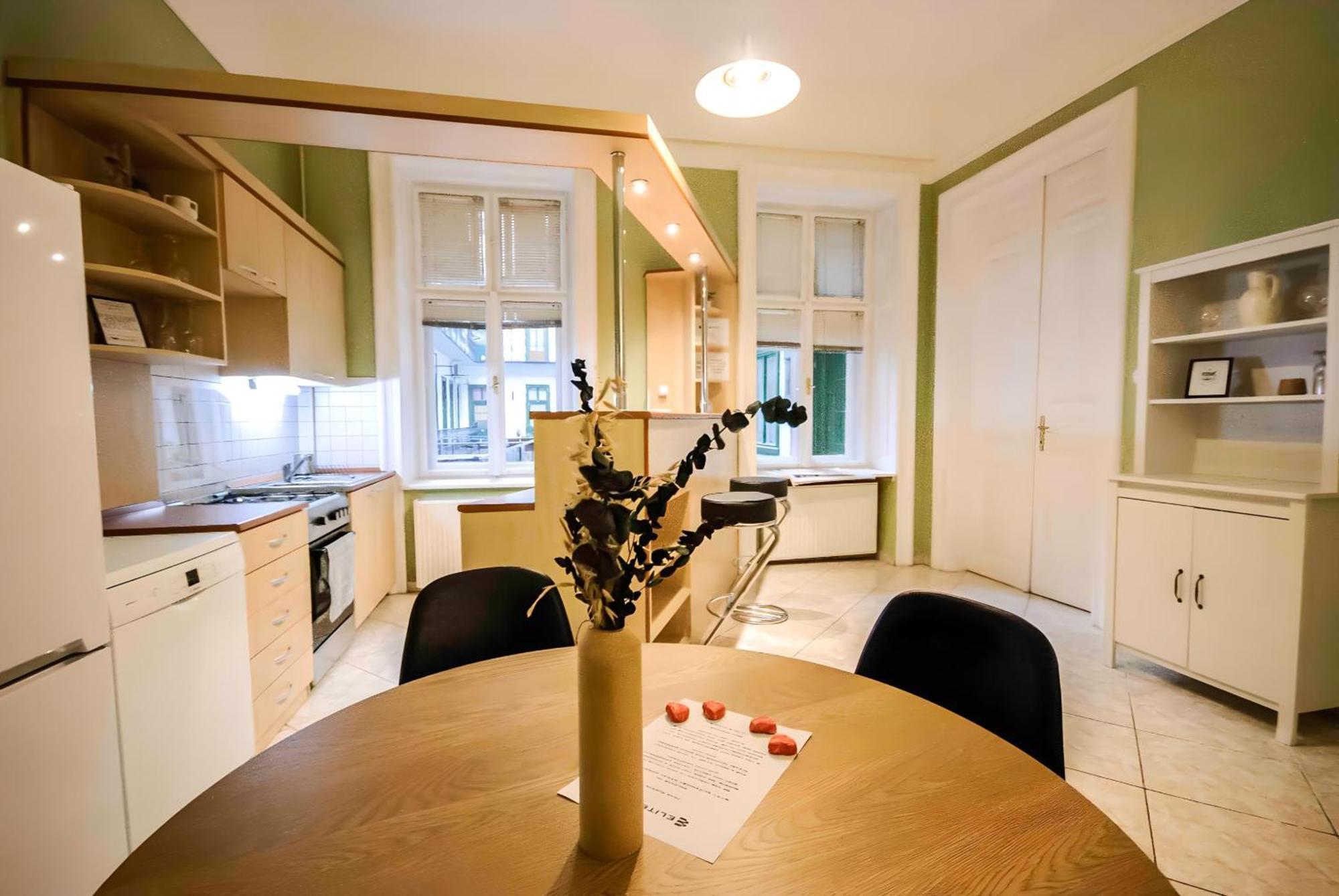 R171 Elitehost Raday Apartment Budapest Luaran gambar